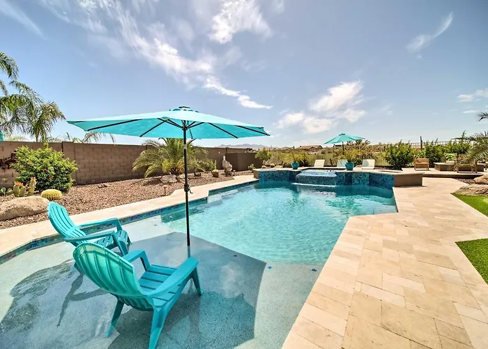 Resort-style Pool & Spa: Upscale Goodyear Holiday home Liberty