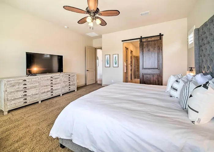 Resort-style Pool & Spa: Upscale Goodyear