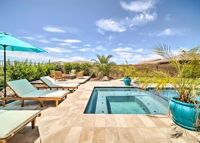 Resort-style Pool & Spa: Upscale Goodyear