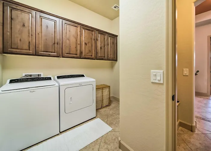 Holiday home Resort-style Pool & Spa: Upscale Goodyear