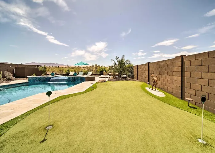Resort-style Pool & Spa: Upscale Goodyear Holiday home *