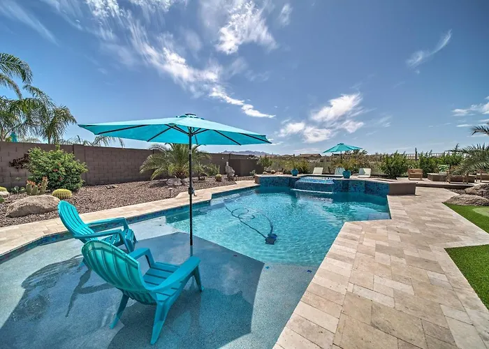 Resort-style Pool & Spa: Upscale Goodyear Holiday home *