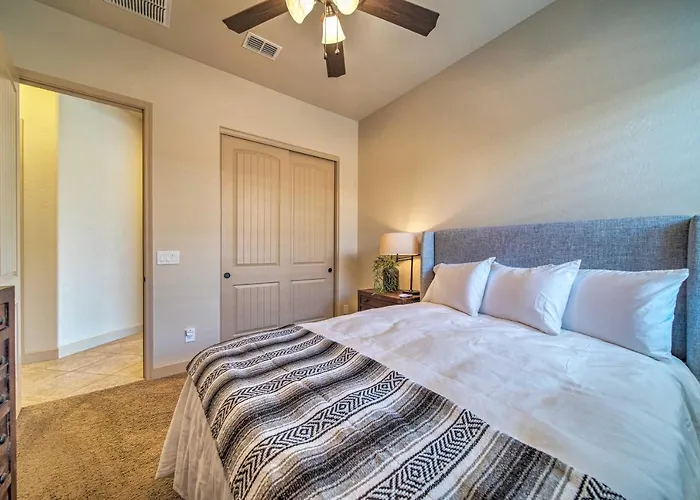 Resort-style Pool & Spa: Upscale Goodyear Holiday home *